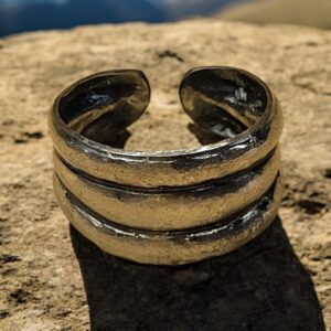 Open verzilverde ring