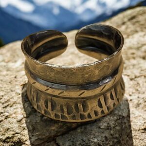 Open verzilverde ring