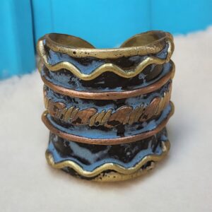 Gekleurde patina ring