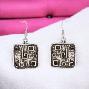 Handgemaakte tinnen oorbellen