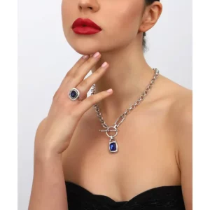 Ring met blauwe kristalsteen