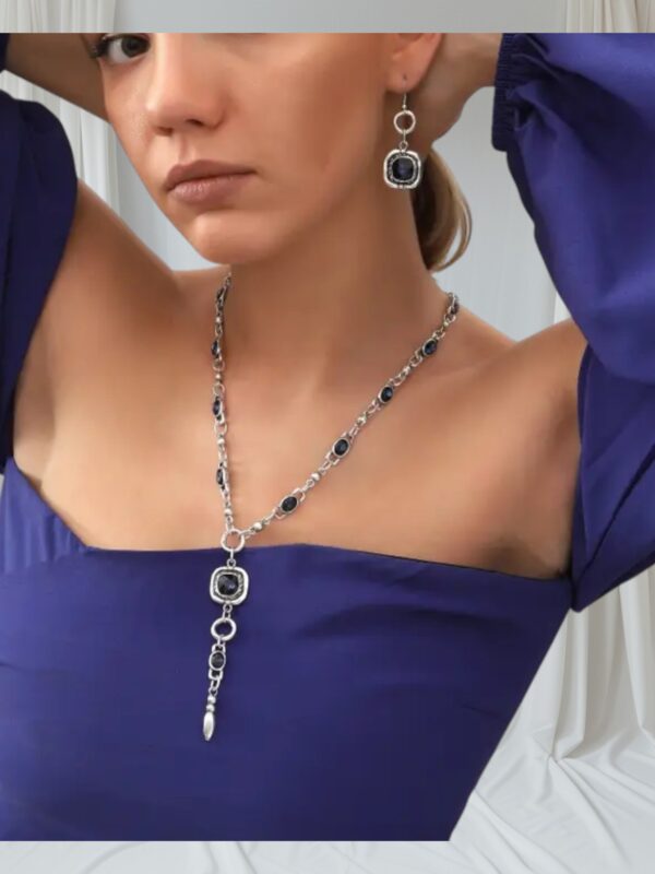 Ketting met blauwe kristalstenen