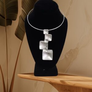 Handgemaakte tinnen halsketting