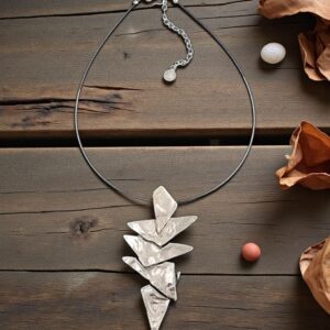 Handgemaakte tinnen halsketting
